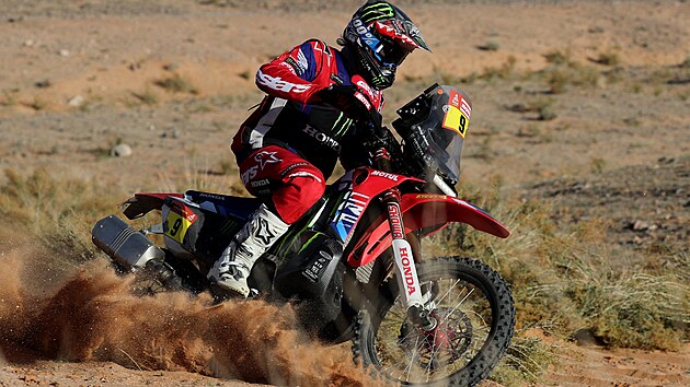 Americk motocyklista Ricky Brabec v 9. etap Rallye Dakar.