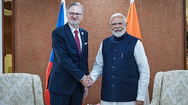 Premiér Petr Fiala se na návtv Indie setkal se svým indickým protjkem...