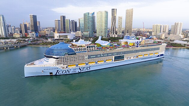 Vletn lo Icon of the Seas pojme vce ne 5 600 cestujcch a 2 350 len posdky. (10. ledna 2024)
