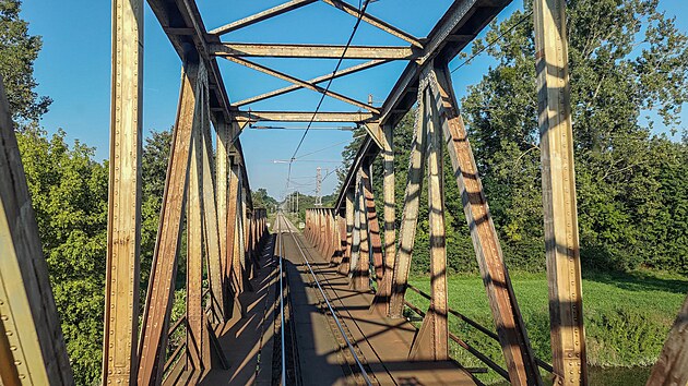 Most pes eku Moravu za Kojetnem