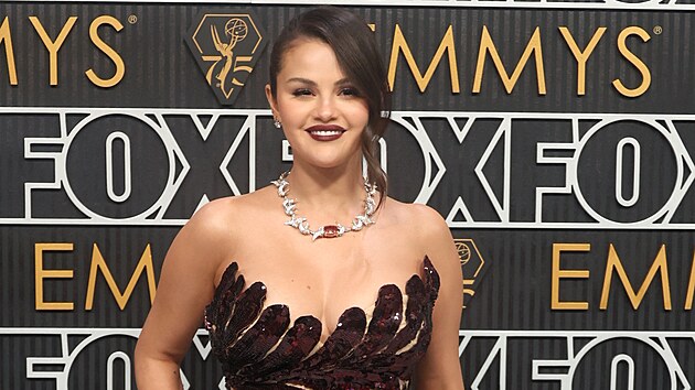 Selena Gomezov� na ud�len� cen Emmy (Los Angeles, 15. ledna 2024)