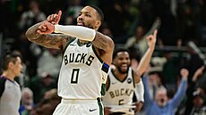 Damian Lillard z Milwaukee oslavuje.