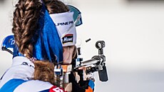 Jessica Jislová pi stelb ve vytrvalostním závodu v Anterselv.