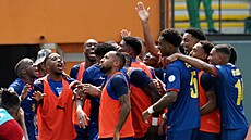 Fotbalisté Kapverd oslavují gól v utkání proti Mosambiku.