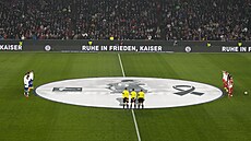 MINUTA TICHA. Před zápasem Bayern Mnichov - Hoffenheim se uctila památka Franze...