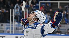 Daniel Gazda z Komety Brno slaví hattrick v zápase proti Pardubicím.
