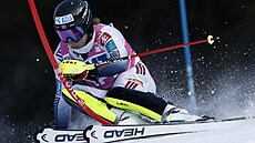 Norský lya Atle Lie McGrath bhem prvního kola slalomu Svtového poháru ve...