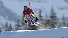 výcarský lya Marco Odermatt na trati bhem super-G Svtového poháru v...
