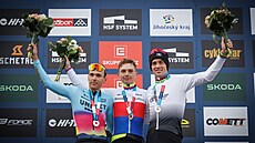 Ti nejlepí z cyklokrosového mistrovství republiky v Táboe: zleva druhý Adam...
