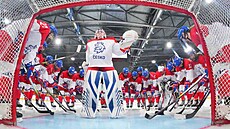 Rituál eských hokejistek do 18 let jim dopál v semifinále tstí.