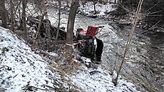 Po nehod� u Hanu�ovic na �umpersku skon�ila dv� auta v �ece.