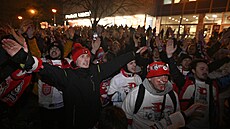 Speciálním vlakem p�ijelo na zápas hokejové extraligy Sparta Praha - Dynamo...