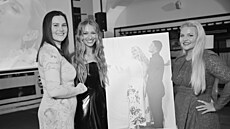 Fotografka Lucie Desmond s modelkou Veronikou Kaákovou a Simonou Kijonkovou...