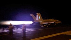Start letounu k leteckému úderu na vojenské cíle v Jemenu, které ovládají...