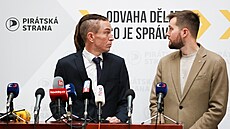 Vicepremiér a pedseda Pirát Ivan Barto na tiskové konferenci ve Snmovn,...