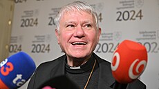 Zuzana aputová ocenila pomocného biskupa praského  Václava Malého. (14. ledna...