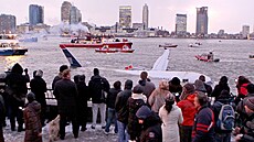 Na ece Hudson v New Yorku nouzov pistál dopravní airbus. (15. ledna 2009)