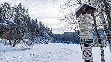 Zamrzlý lom Pískovna v Adrpaských skálách. (19. 1. 2024)