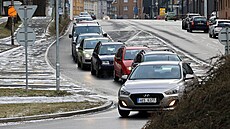 Okru�ní k�i�ovatka poblí� chebského Teska nesta�í  v n�kterých denních obdobích...