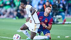 Vinicius Jr. z Realu Madrid (vlevo) a Ferran Torres z Barcelony v souboji v El...