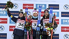 Nejlepí ti biatlonistky sprintu v Ruhpoldingu. Zleva: druhá Mona Brorssonová,...