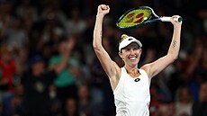 Australská tenistka Storm Hunterová se raduje z postupu do t�etího kola...