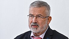 Ministr kolství Mikulá Bek (STAN)