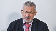 Ministr kolství Mikulá Bek (STAN)