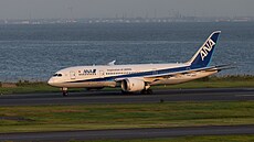 Boeing spolenosti All Nippon Airways na japonském letiti Haneda (12. íjna...