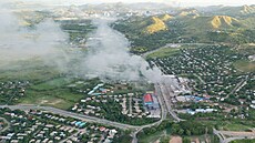 Letecký snímek ukazuje kou nad mstem Port Moresby v Papui Nové Guineji. (11....