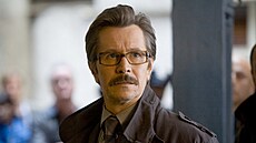 Gary Oldman ve filmu Temný rytí� (2008)