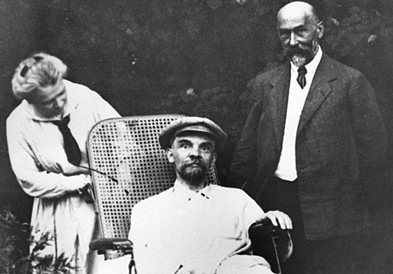 Údajn poslední fotografie Vladimira Iljie Lenina poízená za jeho ivota....