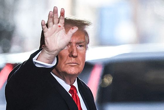 Donald Trump odjídí z Trump Tower (17. ledna 2024)