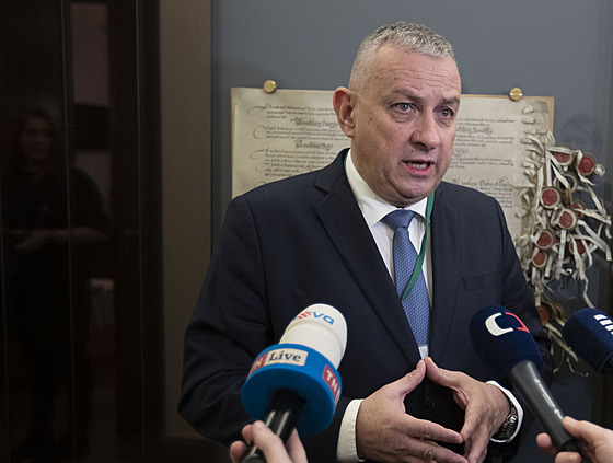 Ministr prmyslu a obchodu Jozef Síkela ve Snmovn