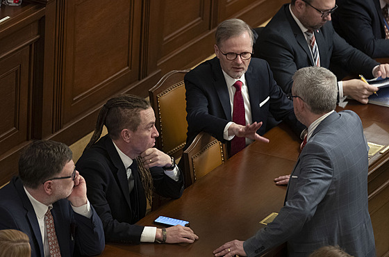 Projednávání zákona, který má umonit korespondenní volbu pro echy v...