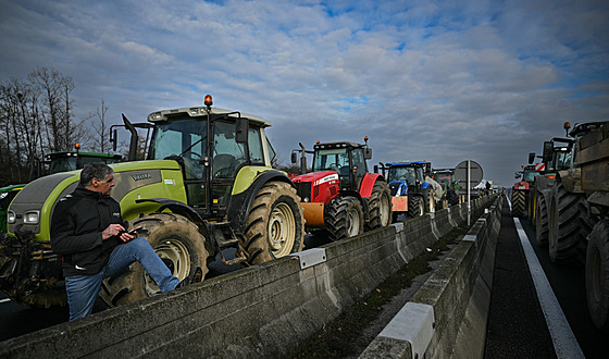 Zem�d�lci blokují dálnici A7 u Albonu na jihovýchod� Francie. (23. ledna 2024)