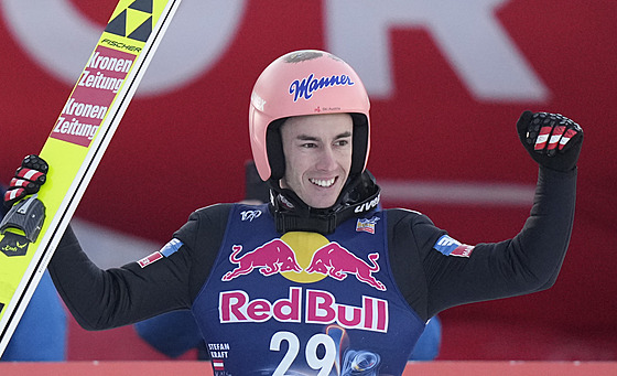 Rakuan Stefan Kraft se raduje z titulu mistra svta v letech na lyích.