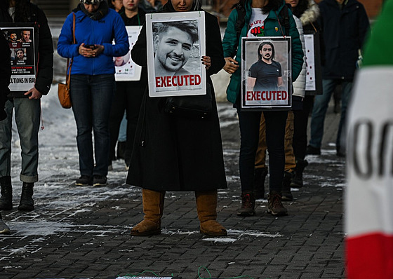 Protestní akce proti popravám v Íránu v kanadském Edmontonu (27. ledna 2024)