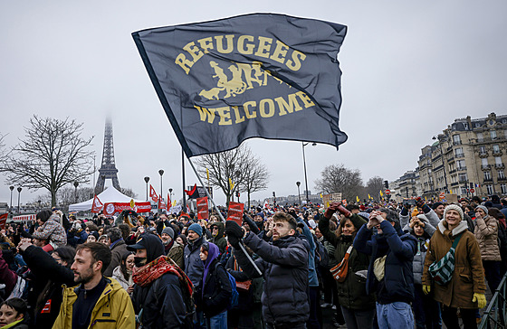 Desetitisíce lidí v nedli vyly do ulic francouzských mst ve snaze apelovat...