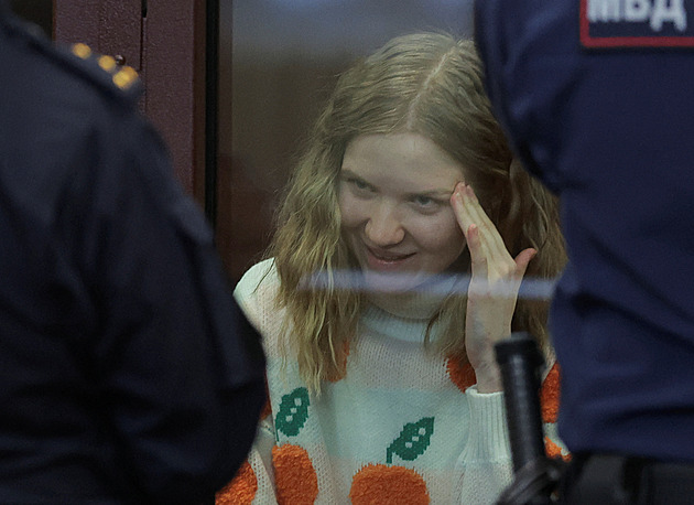 Nejdelší trest pro ženu. Trepovovou odsoudili za atentát na blogera na 27 let