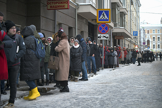 Rusové stojí na Putinova konkurenta fronty, hlas proti válce je oslovil