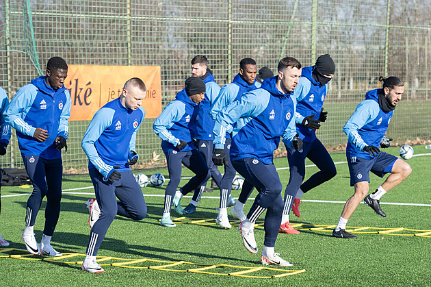 Slovan opravdu nastoupil proti Rusům. Šéf se bránil: A s kým jako máme hrát?