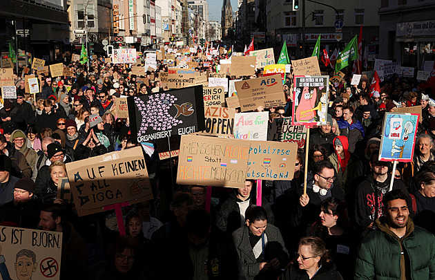 Hamburk burácel proti krajní pravici. Protestovalo sto tisíc lidí