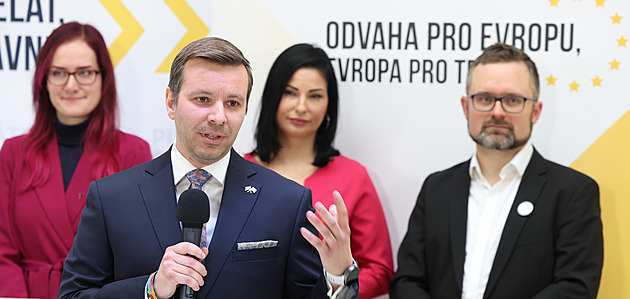 Zaručit peníze Kyjevu. Jak se k novému požadavku Pirátů staví další kandidáti v eurovolbách?