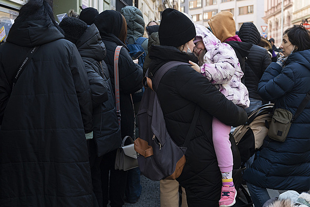 Mnoho Ukrajinek se s dětmi vrátilo. Děsí se raket, ale jsou s nejbližšími