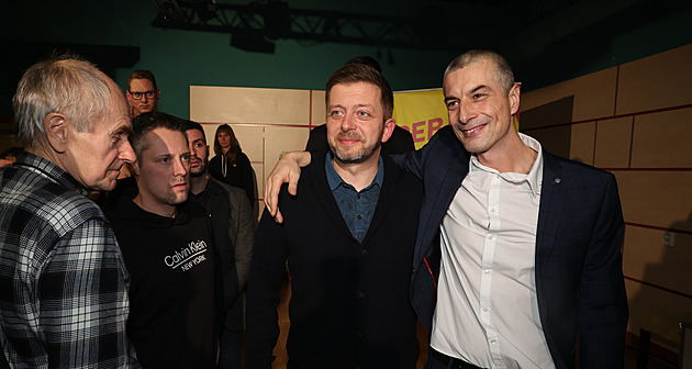 Krátkonohá kampaň. Rakušan zve do STANu marketingového cirkusu, hroutí se svorné panování vlády?