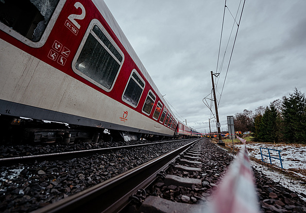 Vlak na Benešovsku usmrtil člověka v kolejišti, provoz na koridoru stál