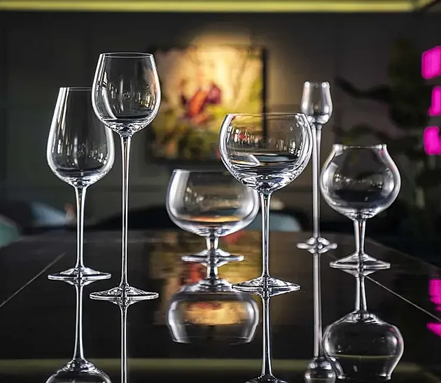 Obří číše mohou i tančit, jak dokázal Robert Redforf či Sofia Loren