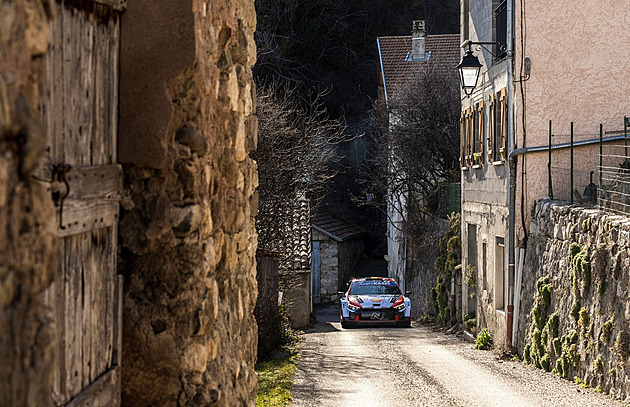 Neuville bude na Švédské rallye hájit vedení v MS, poprvé pojede i Rovanperä