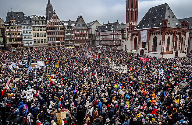 V Německu lidé demonstrovali proti pravici a plánu deportace přistěhovalců